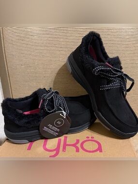 NWT Ryka Women’s Avid Water-Resistant Slip On Sneakers in Black - Size 7.5W